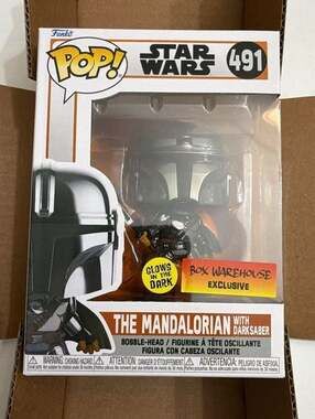 FUNKO POP! Box Warehouse Exclusive Metallic Mandalorian w/ Darksaber GITD #491